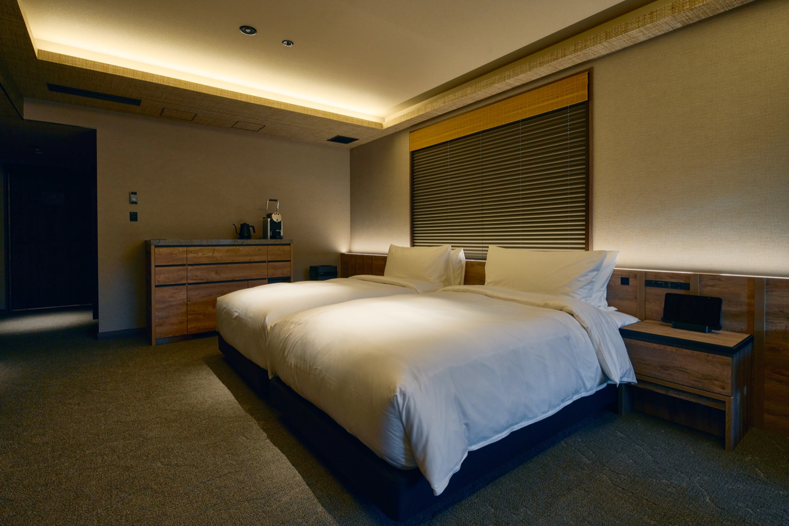 Deluxe Twin bedroom 3