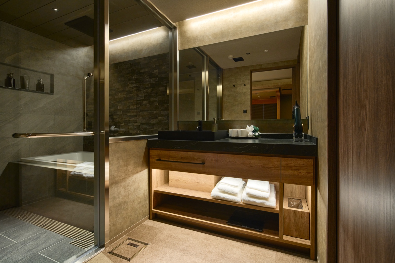 Standard King bath 2