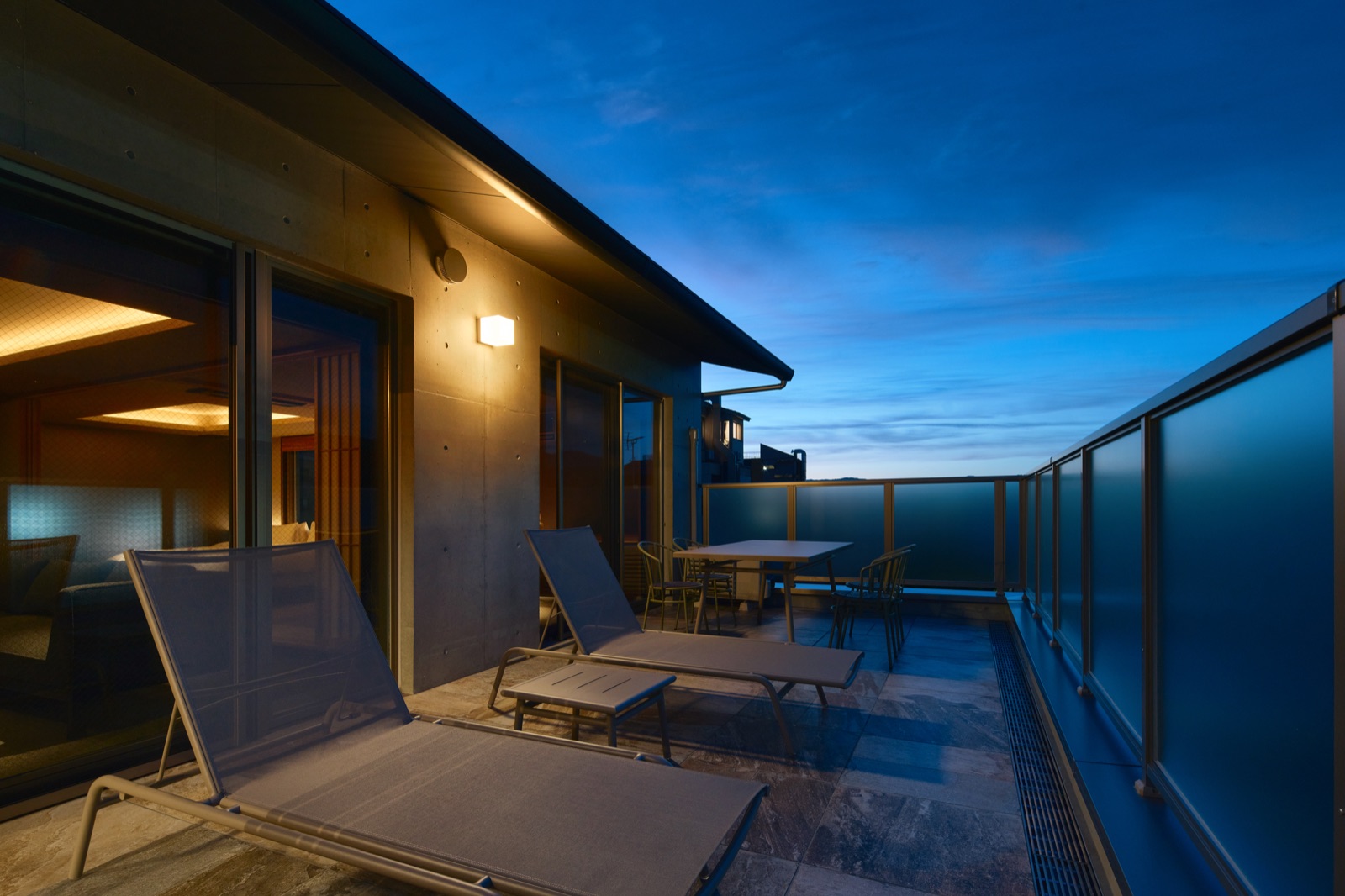 Suite King balcony 1