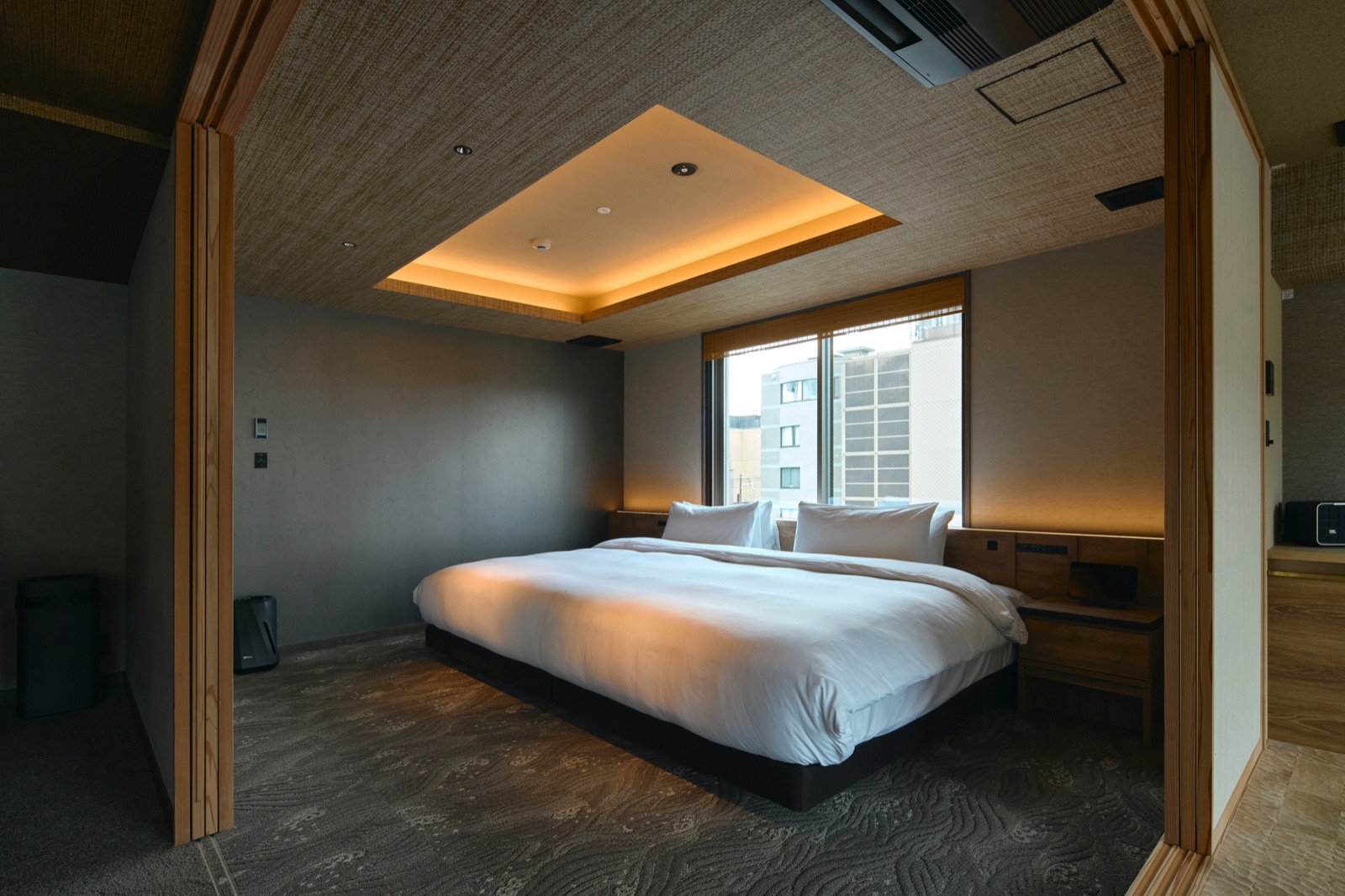 Suite King bedroom 1
