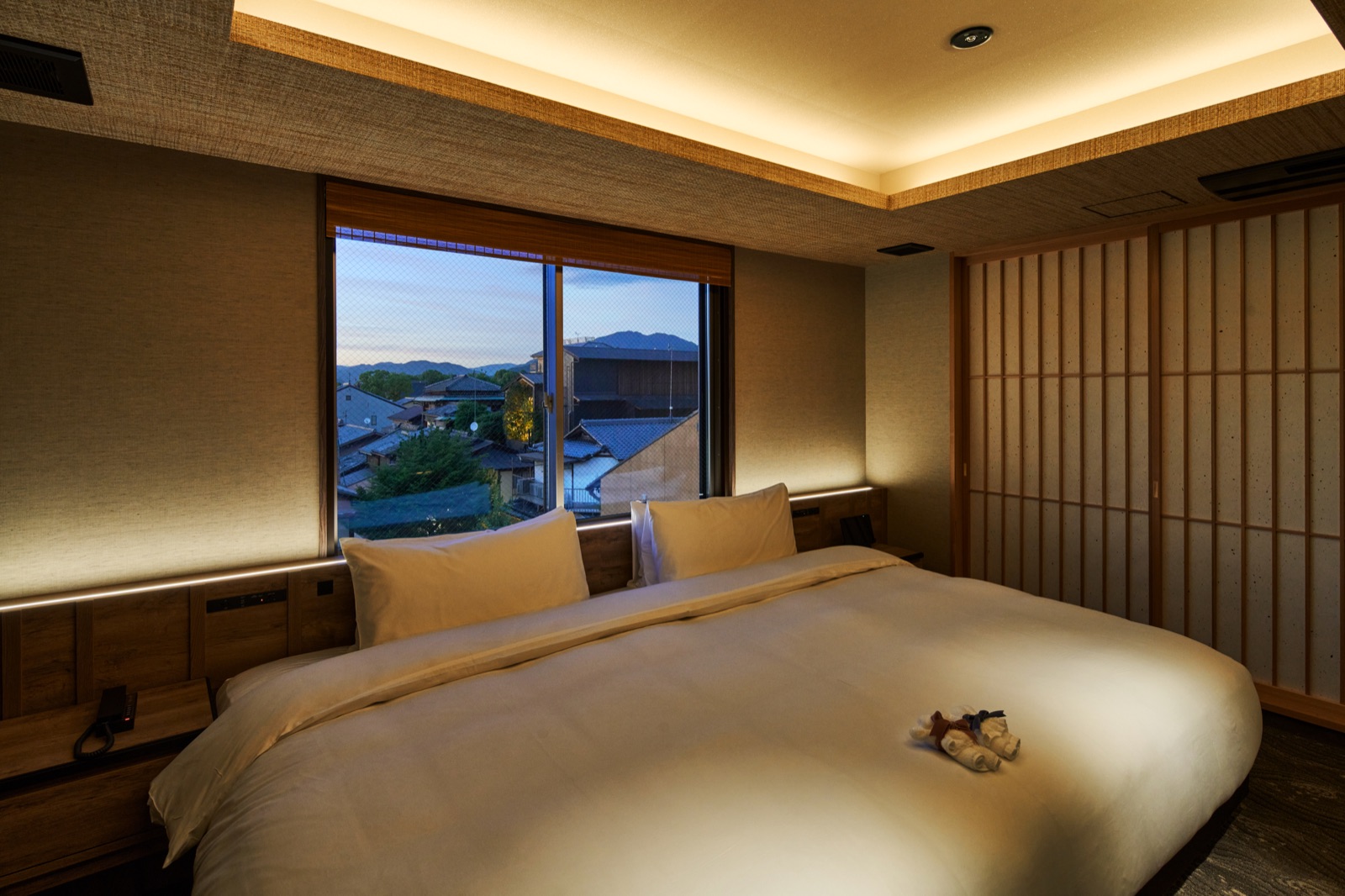 Suite King bedroom 2