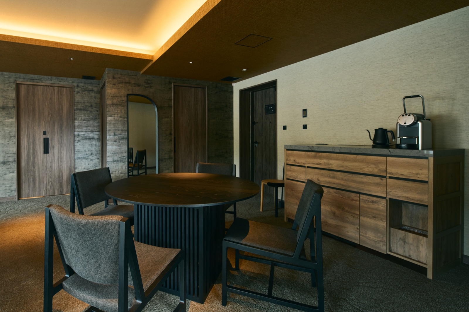 Suite King living room 3