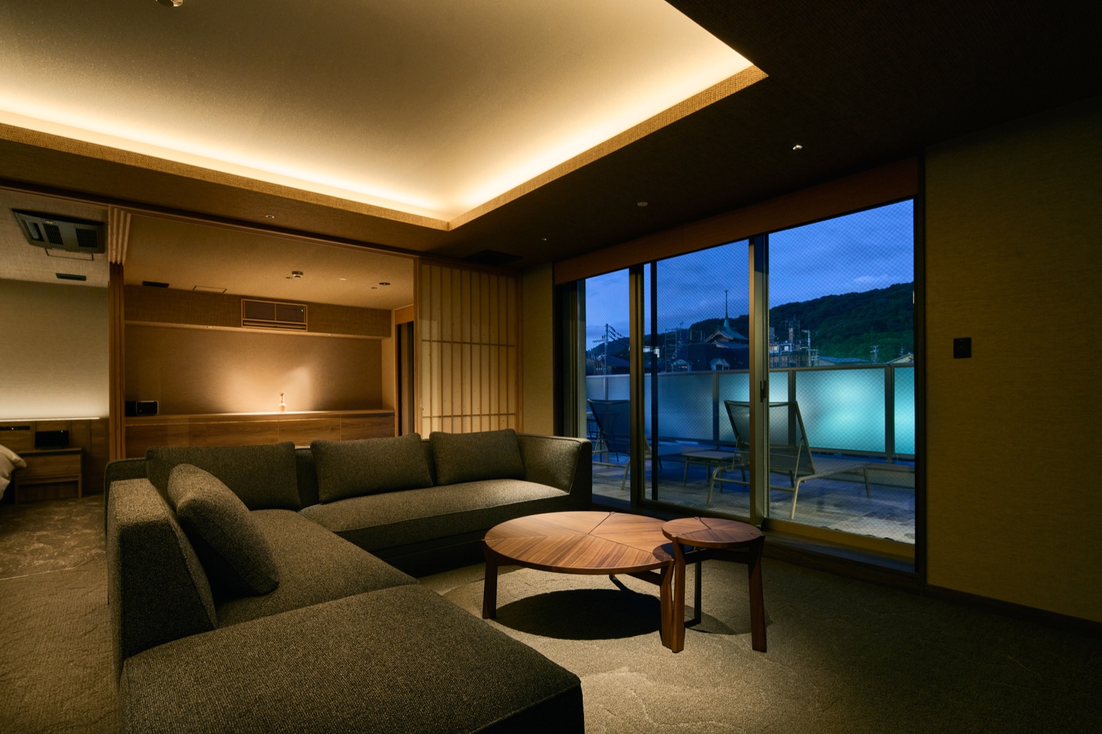 Suite King living room 8